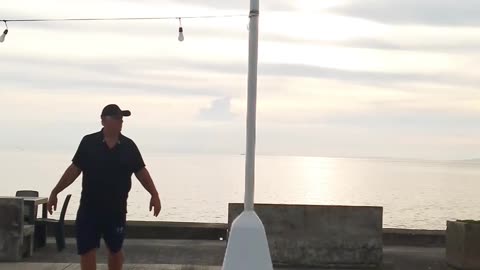 The moving Lightpost..🤣🤣
