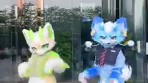 【Fursuit Dance】Qingdi (青提不好吃) & 光宝宝宝宝 - BIBI ZHOU '大家一起喜羊羊