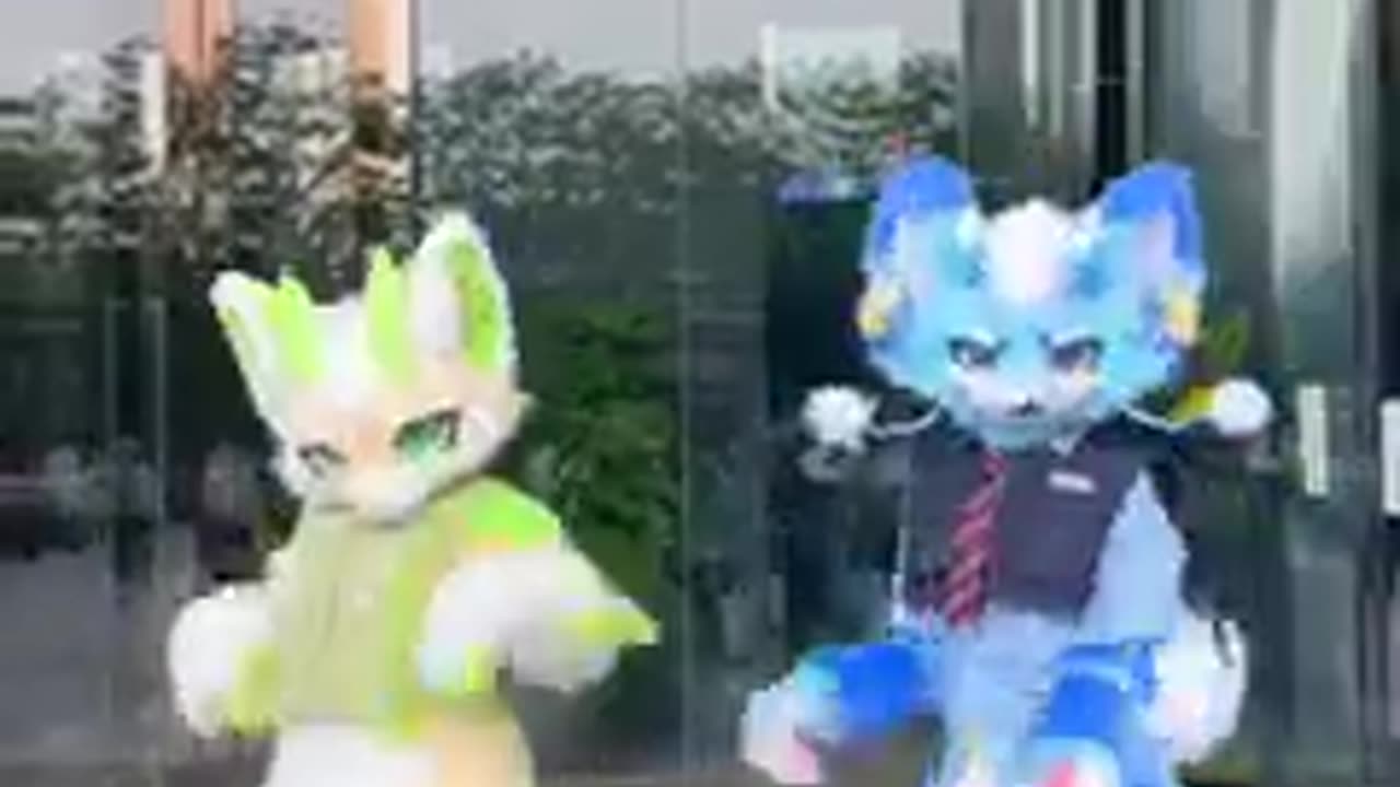 【Fursuit Dance】Qingdi (青提不好吃) & 光宝宝宝宝 - BIBI ZHOU '大家一起喜羊羊