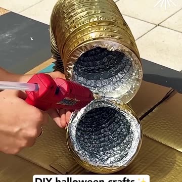 Exhaust hose turns into halloween decoration🎃