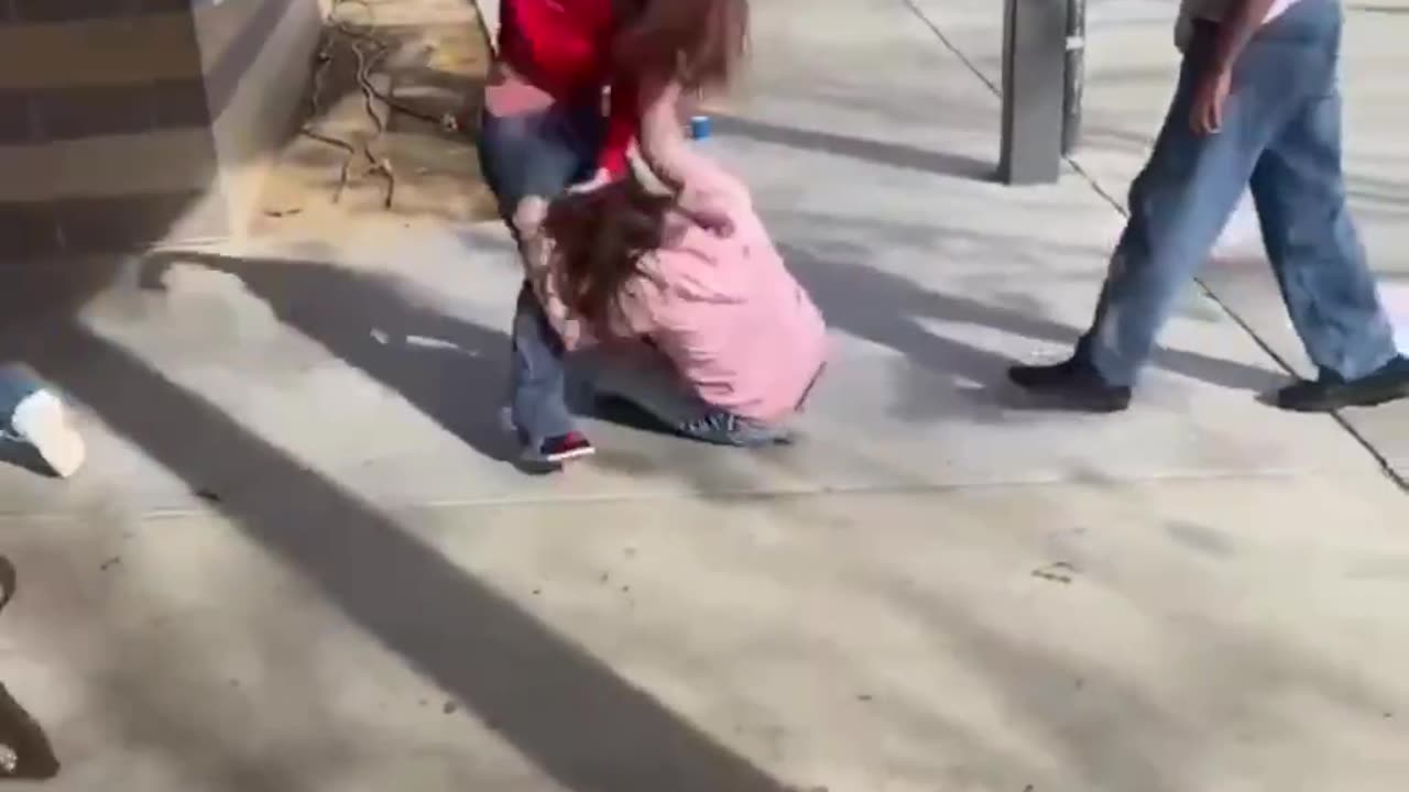 GROS BAGARRE DANS LA RUE ! CHOC
