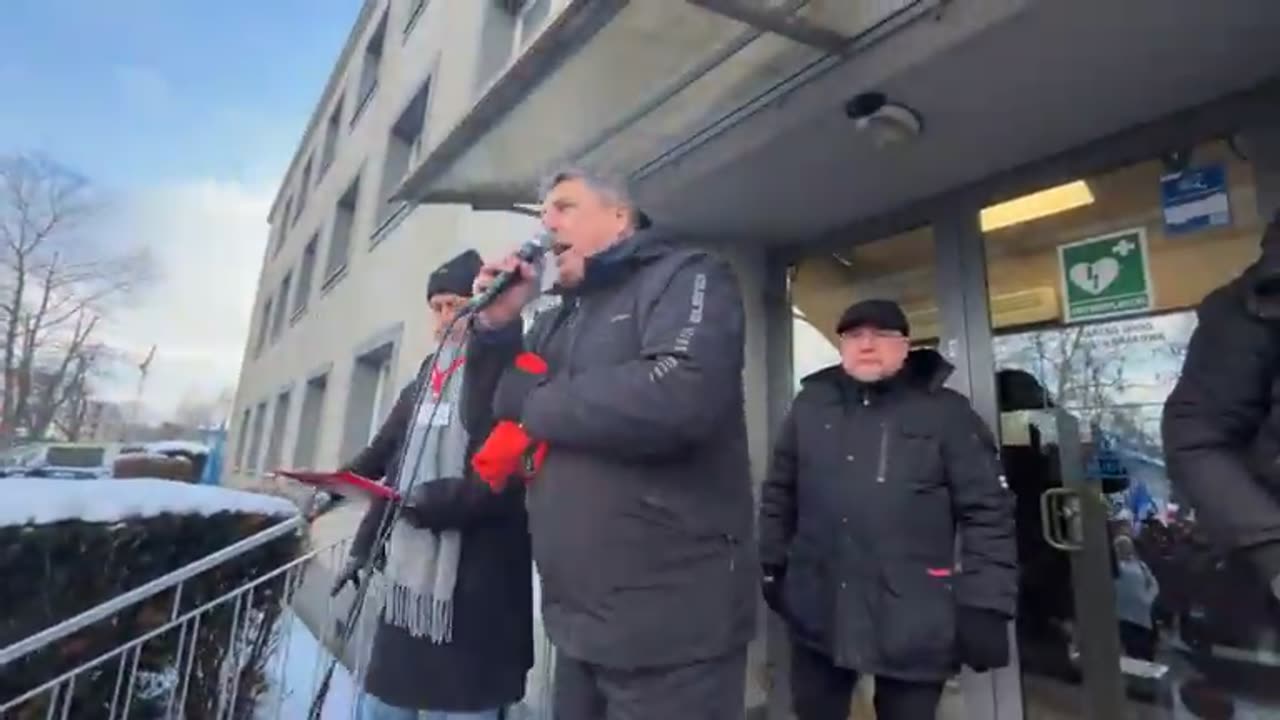 TŁUMY KRAKOWIAKÓW NA PROTEŚCIE PRZECIWKO TZW. "STREFIE CZYSTEGO TRANSPORTU".