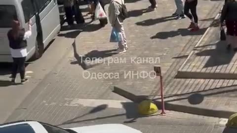 NEW: A dozen Ukrainian women stop Zelensky's military recruiters from