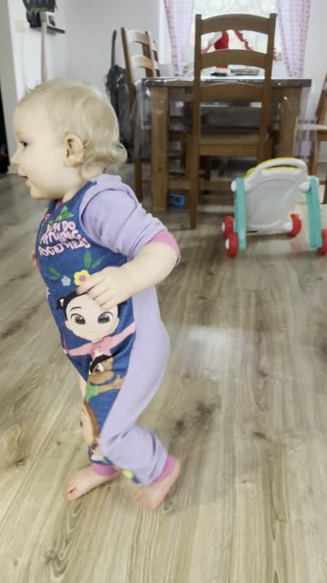 Baby Kayla Quick Turnaround & Walk Away 😂🚶‍♀️