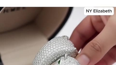PAVE DIAMOND EMERALD EYE PANTHER WRAP STATEMENT RING – Bold Elegance
