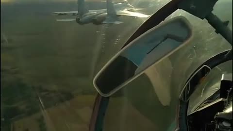 Incredible Footage of Ukrainian Mig-29s Flying in Formation