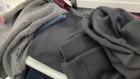 VLOGMAS DAY 24 GIFT WRAPPING FOR CHRISTMAS !