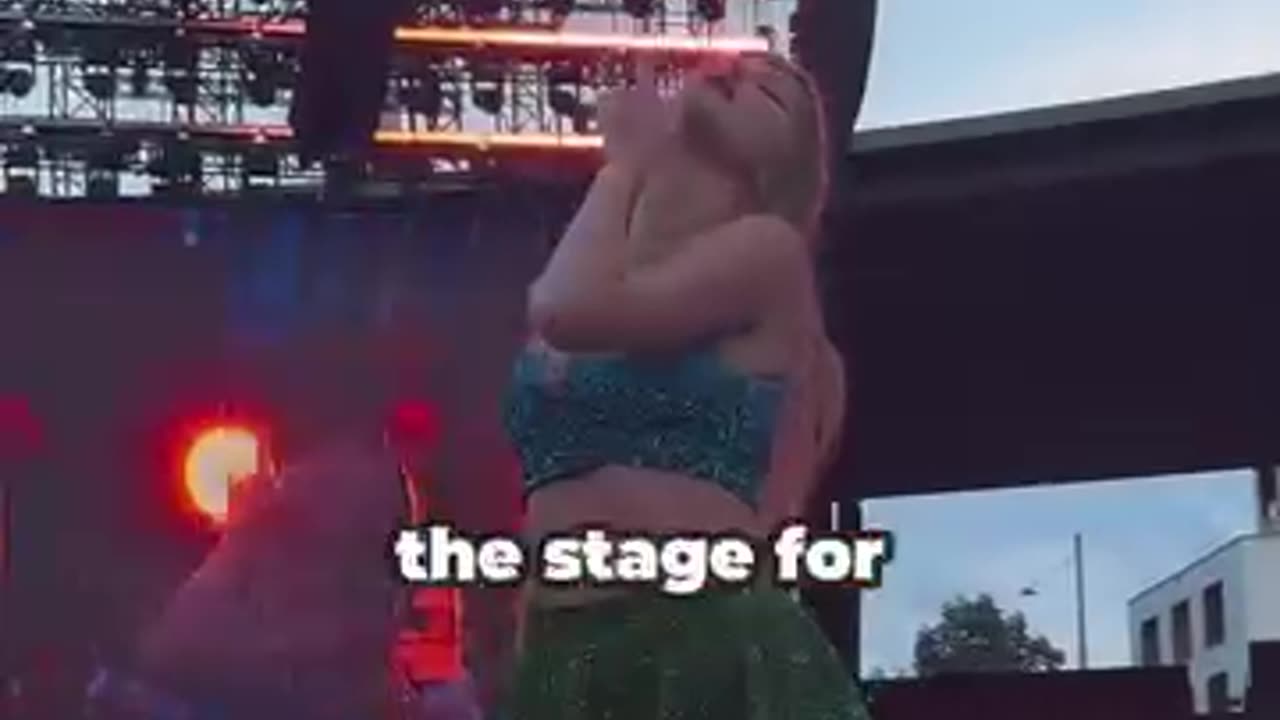Taylor Swift's Secret? She Smiles Through Every Show, No Matter How Tired She Is!