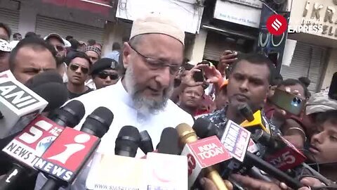 Hyderabad_Fire_News___Owaisi_Visits_Charminar_Fire_Site,_Mourns_Loss_of_17_Family_Members