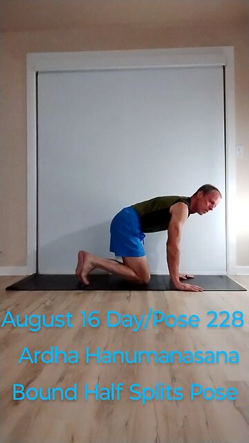 Ardha Hanumanasana / Bound Half Splits Pose