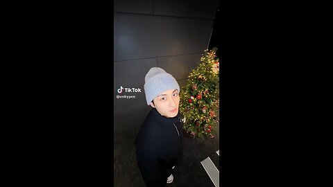 Kpop idols who did the illit "not cute anymore" hoodie trend