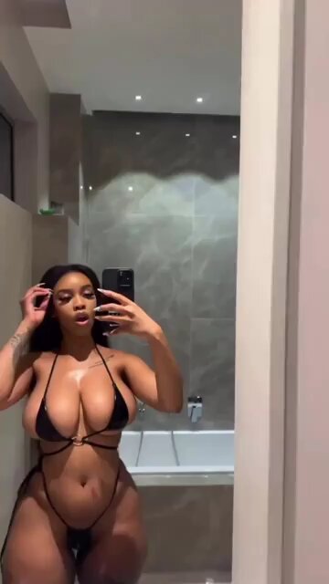 SEXY EBONY WOMAN 👠