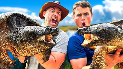 Can Coyote Peterson and Ray Tiller Catch the GIANT Snapping Turtle？