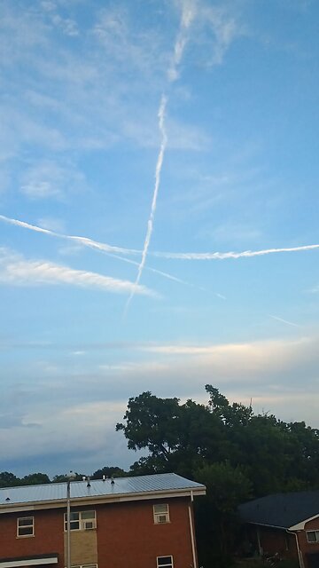 chem trails 7/9/25 8 pm Kentucky I think it's takes sunlight to activate it