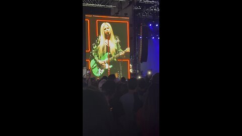 Avril Lavigne “My Happy Ending” live When We Were Young Festival Las Vegas