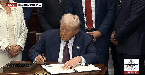 TRUMP❤️🇺🇸🏅🪽🕺SIGNS EXECUTIVE ORDER🤍🇺🇸🏅🪽📜✍️REINSTATE FITNESS TEST IN SCHOOLS💙🇺🇸🏅🪽🤸‍♀️🏛️🤾‍♀️⭐️