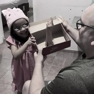 Mom taught her daughter to prank her dad 😁