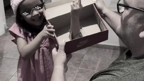 Mom taught her daughter to prank her dad 😁