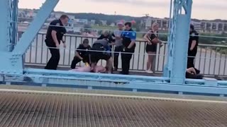 Polite Cops on Ohio-Kentucky Bridge Handle Immigration Protesters — Efficiently