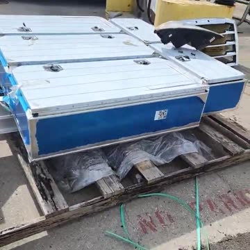 ITS SOOO SHINY #ourtruckinglife #reallifetruckers #truckdriver #trucking #atruckerslife