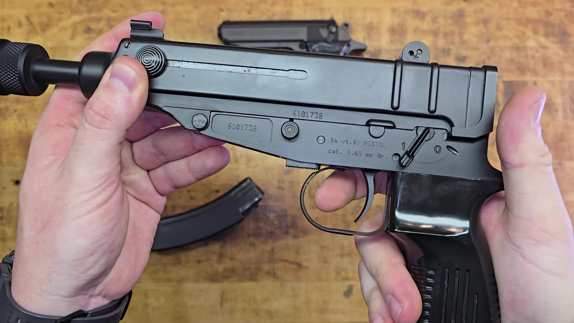 GOLDENEYE KLOBB IRL (VZ. 61 SKORPION)