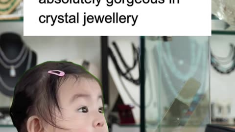 Me: Every time I see someone looking absolutely gorgeous in crystal jewellery #crystaladdict