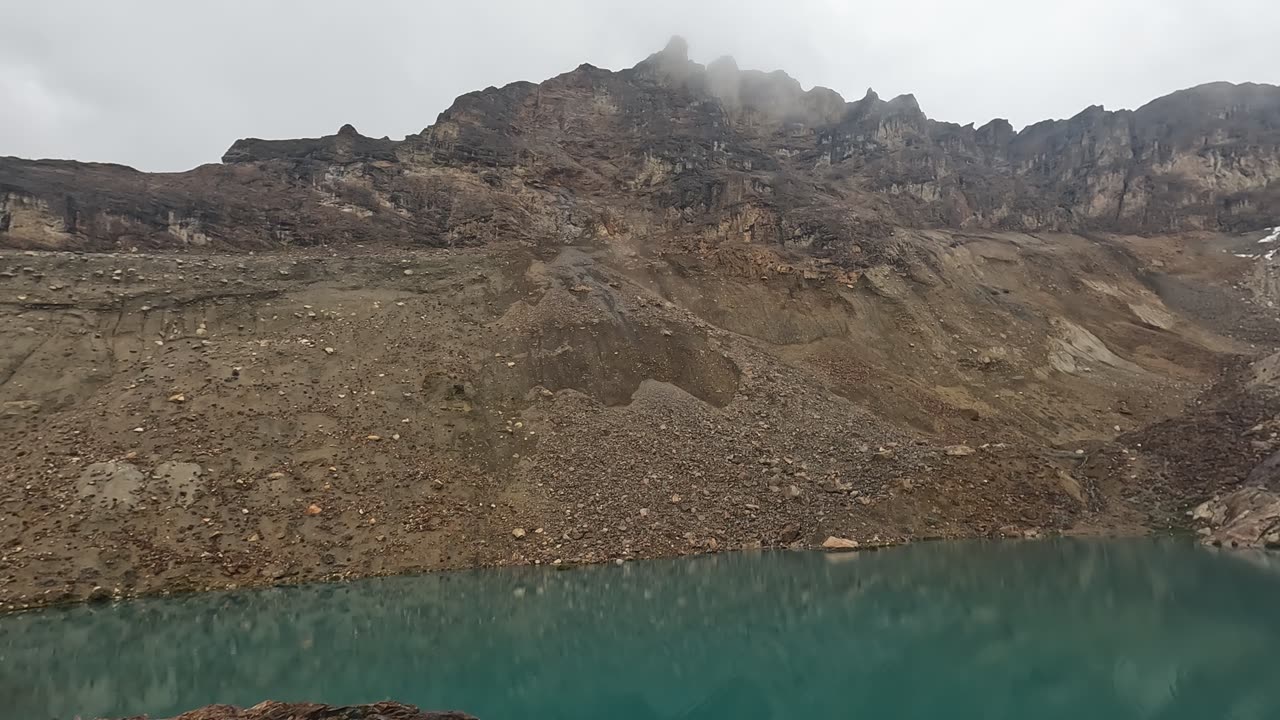 Chico derrumbe bajito del Nevado #Vallunaraju