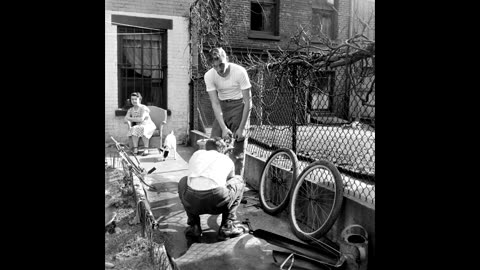 20 Sweet Photos Captured Springtime in Brooklyn in 1949