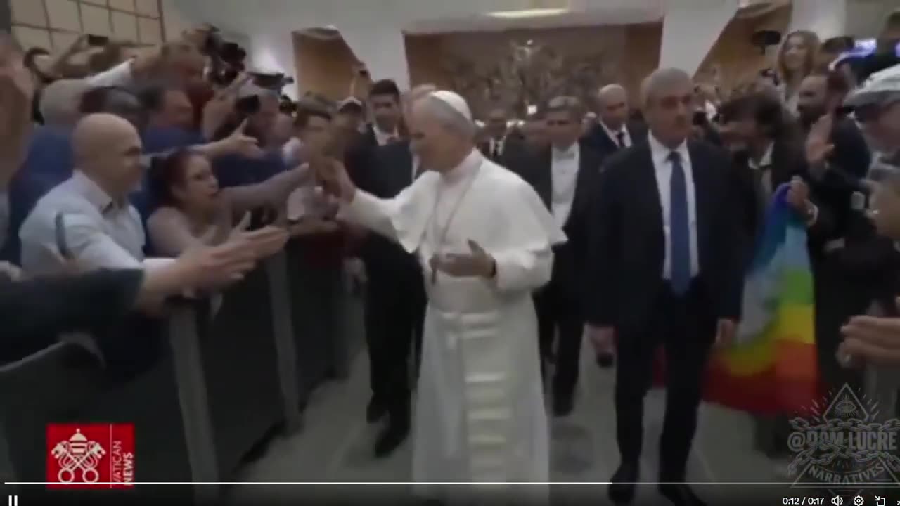 🔥🚨BREAKING: Giáo hoàng mới đắc cử Leo XIV cố tình phớt lờ một LGBTQ nhìn sang hướng khác..