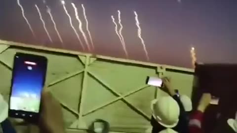 Chinese workers in Iraq captured beautiful scenes of Iran's missile attacks on Israel