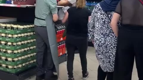 Vigilante de Mercadona frustra robo y enfrenta agresión en Valencia