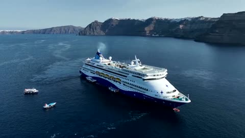 Santorini welcomes first cruise ship since February quakes