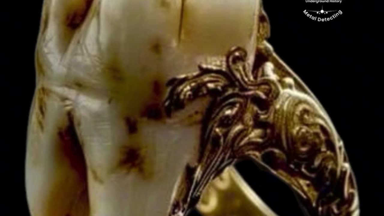 Sir Isaac Newton's tooth Sold For $3,633 in 1816 & Set In A Ring