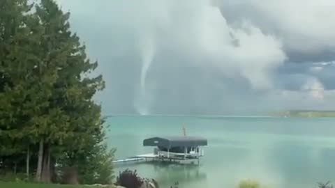 🌪️📹 This Tornado Crossing A Lake Will Leave You Speechless! | FeedMyCuriosity