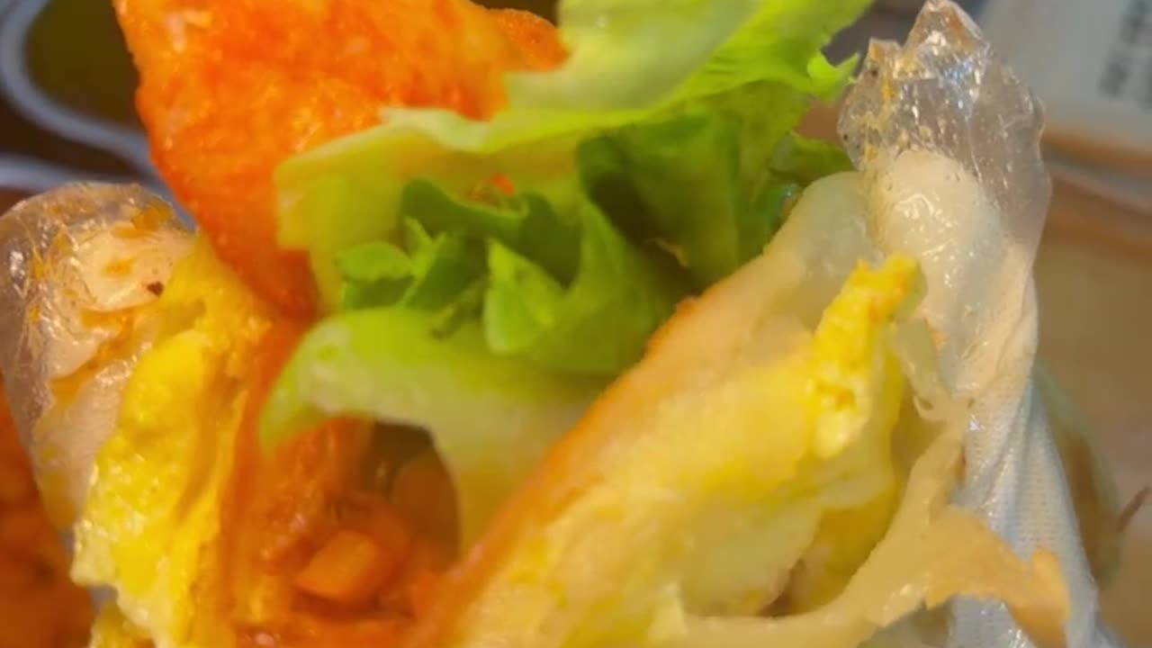 Pastry dough fried with egg and fill with salad and meat