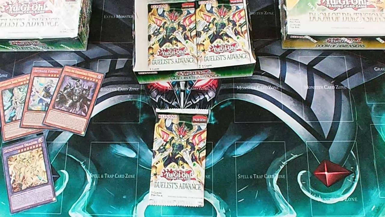 Yu-Gi-Oh: Duelist Advance Box Opening.