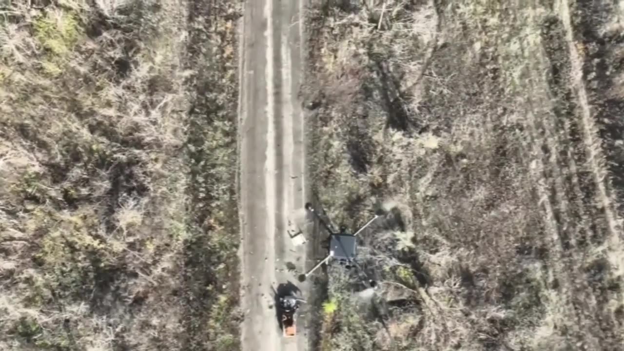 🇷🇺 🏹 🎬A Russian UAV versus A Ukrainian UAV