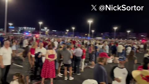 HUGE CROWD 💔AMERICA is rallying together!