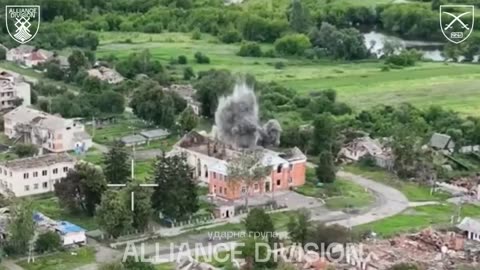 ✈️🇺🇦🤩 Ukrainian Su-27 strikes Russian infantry in Sumy region!