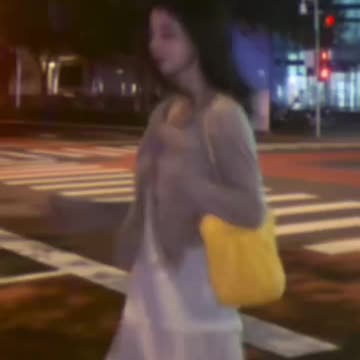 Shall we enjoy the evening breeze together?