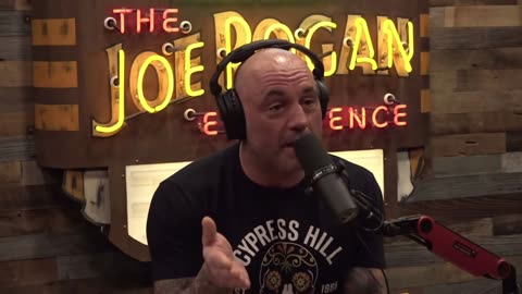 FLASHBACK: CNN's Dr Sanjay Gupta Tries To Get Joe Rogan To Take The Shot.