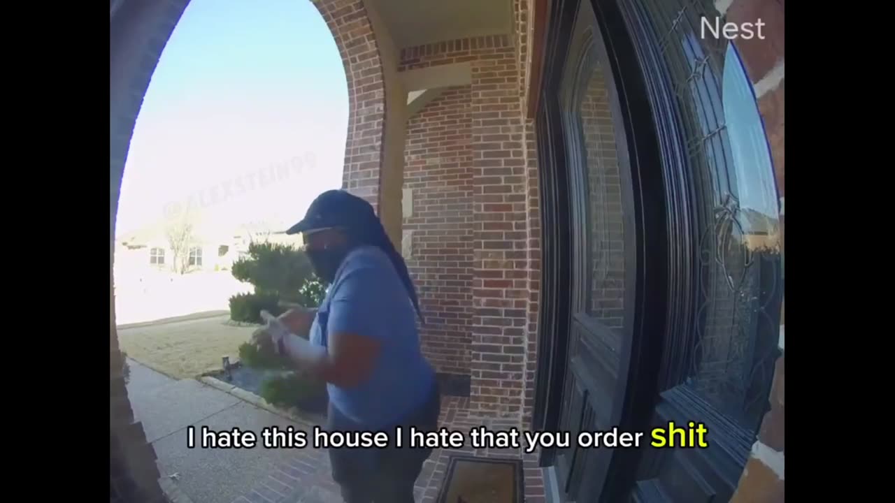 Amazon Worker seems to not be in the right job lol - she hates this customer