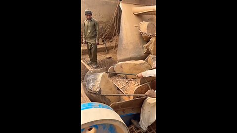 كسارة الحجر الجبارة