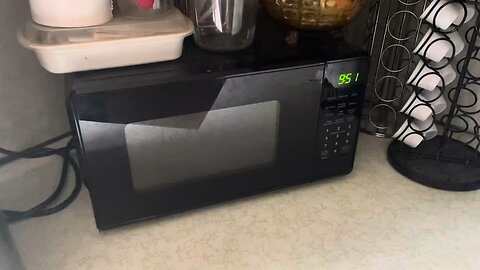 Mainstays Countertop Microwave Oven (700 Watts) (Black)