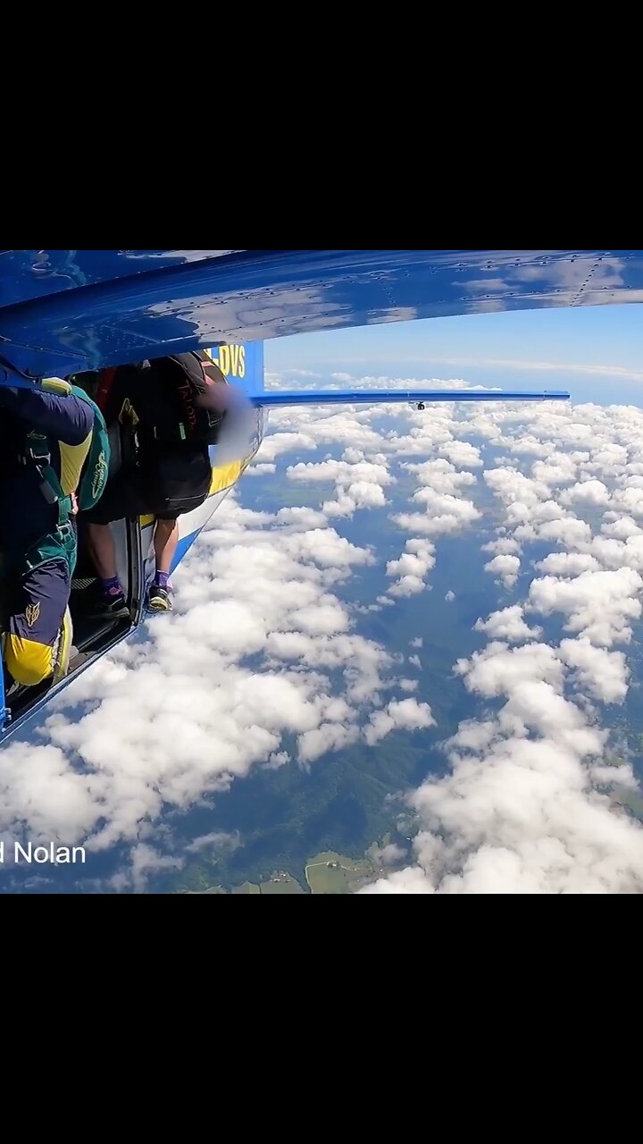 INSANE 2025 Skydiving Save: Reserve Parachute Wraps Around Plane Tail at 15k ft – Skydiver Cuts Free
