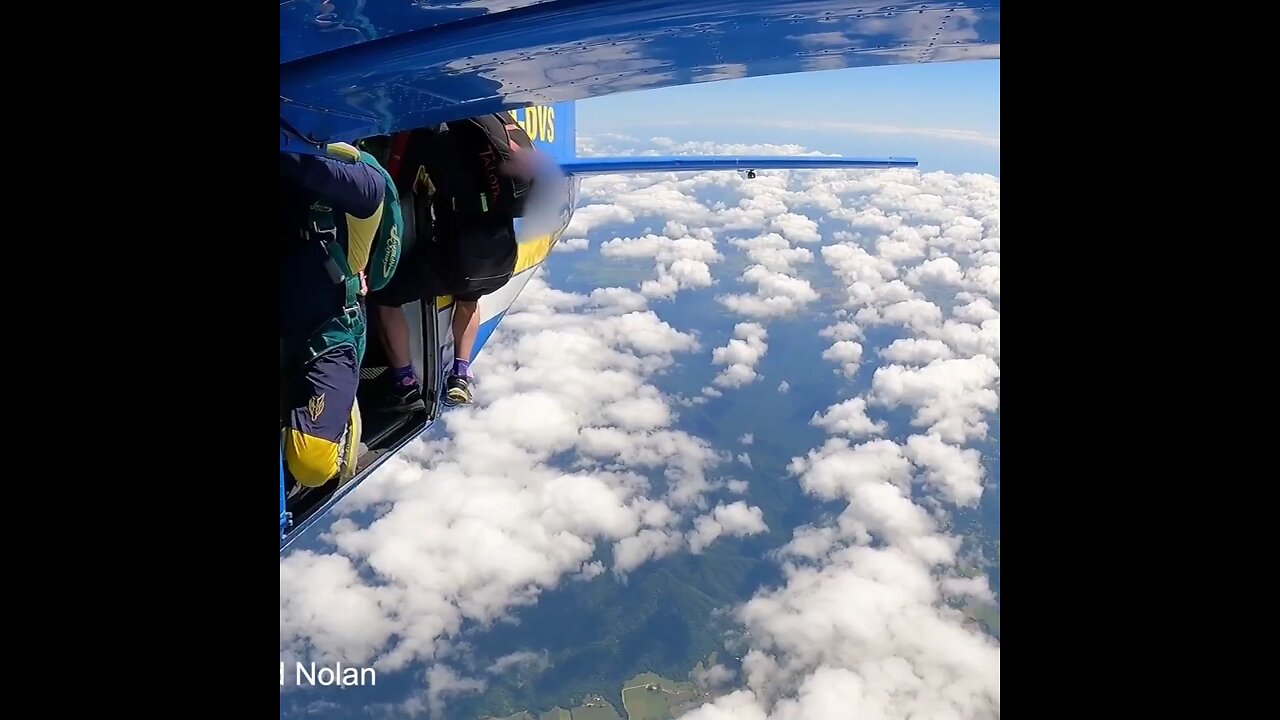 INSANE 2025 Skydiving Save: Reserve Parachute Wraps Around Plane Tail at 15k ft – Skydiver Cuts Free