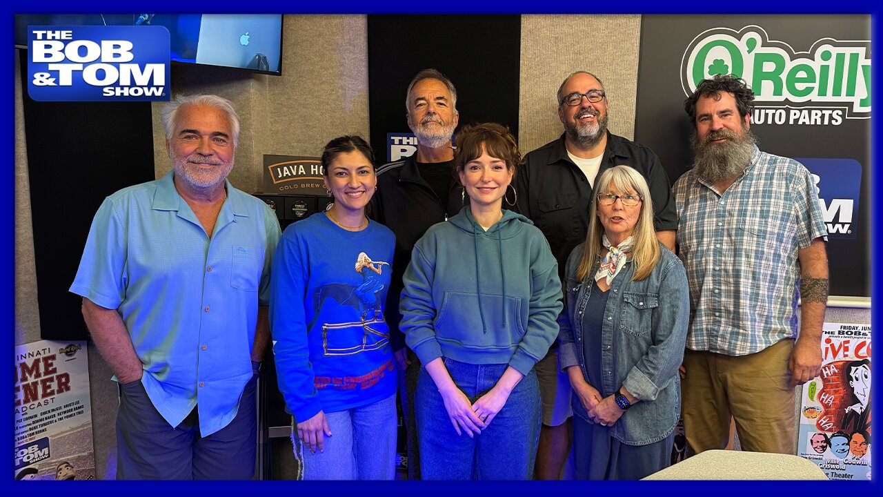 Gracie Canaan & Milana Vayntrub Get Real About Therapy, Roommates, & “Booties”