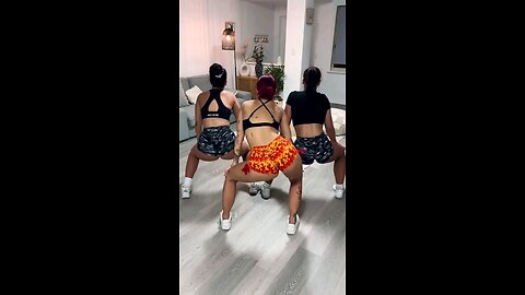 3 BADDIES TWERKING