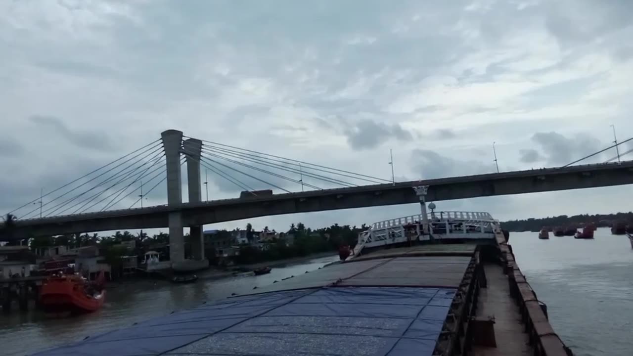 Jahaj kivaba brize ar sathea dhakka laglo#viral#short
