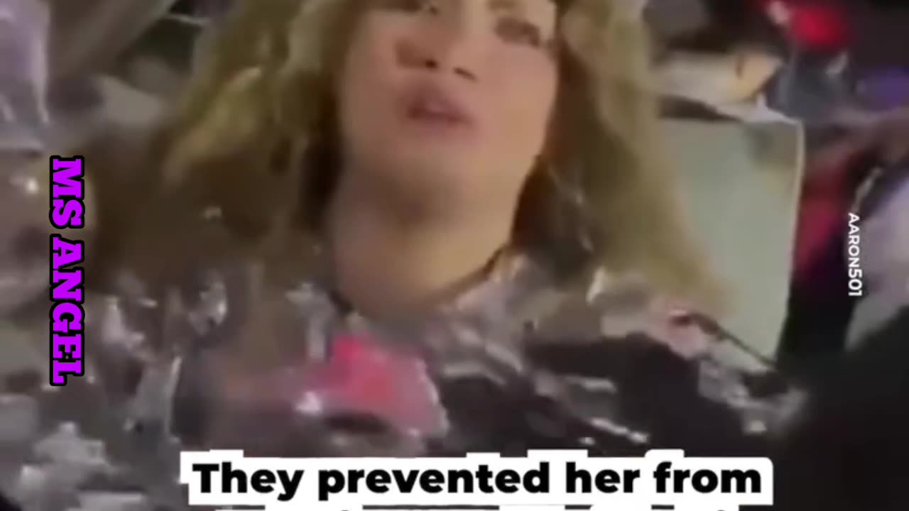 IT'S REALLY LOOK LIKE SHAKIRA!!